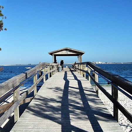Sandalfoot Beachfront Condominium Санибел Экстерьер фото